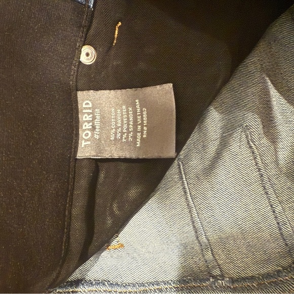 Torrid Bombshell Skinny Jeans Blue Size 14T 14 Tall Distressed - Picture 4 of 4